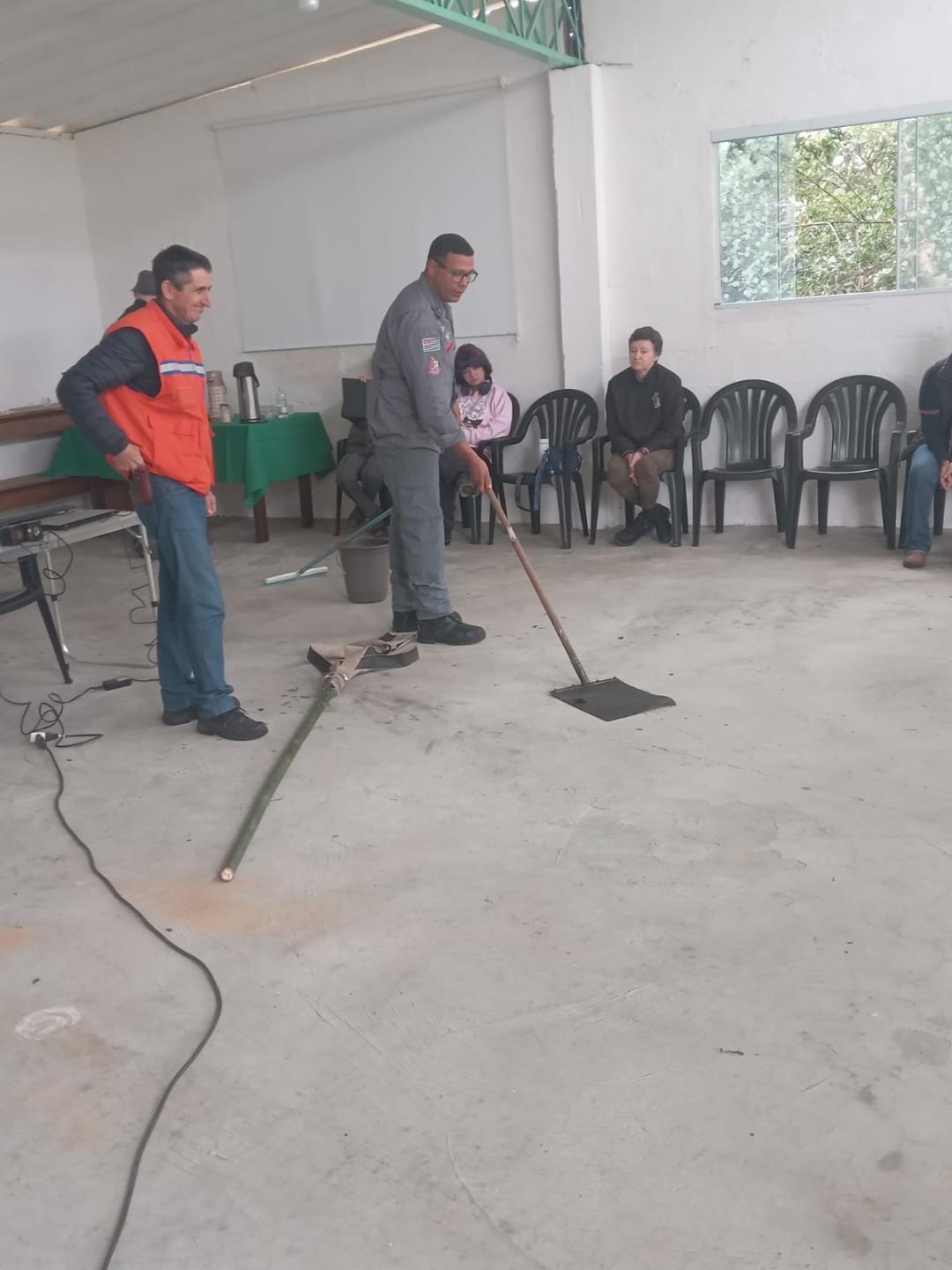 Defesa Civil de Monte Alegre do Sul participa de treinamento sobre incêndios florestais e manejo de animais peçonhentos (3)
