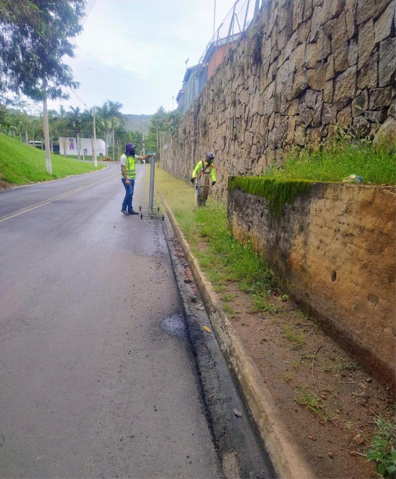Prefeitura intensifica limpeza em diversos pontos da cidade (1)