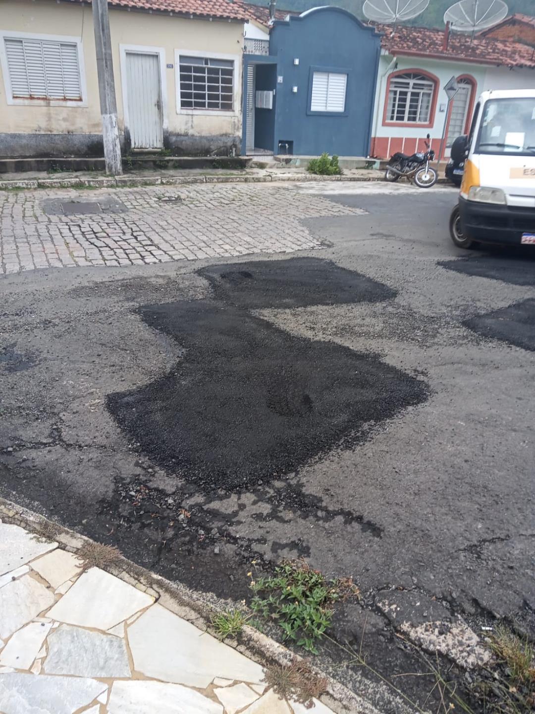 Prefeitura realiza ação de tapa-buracos em diversos pontos da cidade (3)