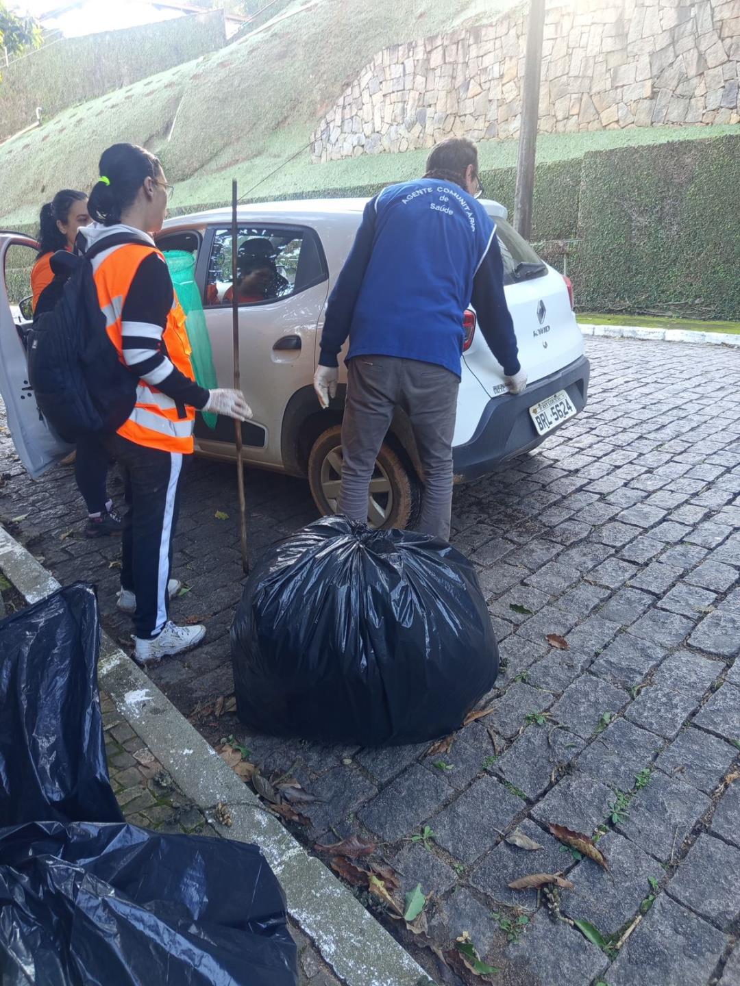 Prefeitura recolhe mais de 40 sacos de 100 litros em a&ccedil;&atilde;o contra a dengue nas ruas e rodovias de Monte Alegre do Sul (3)