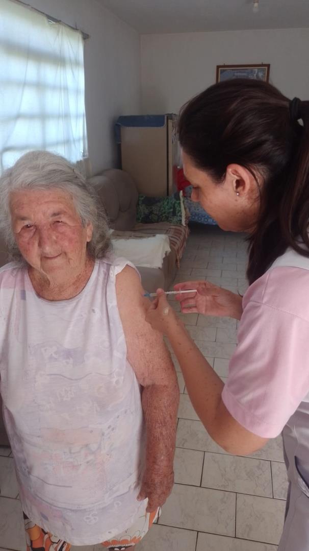 Dia D da Vacina&ccedil;&atilde;o contra a Gripe aplica 300 doses e refor&ccedil;a prote&ccedil;&atilde;o &agrave; popula&ccedil;&atilde;o priorit&aacute;ria (3)