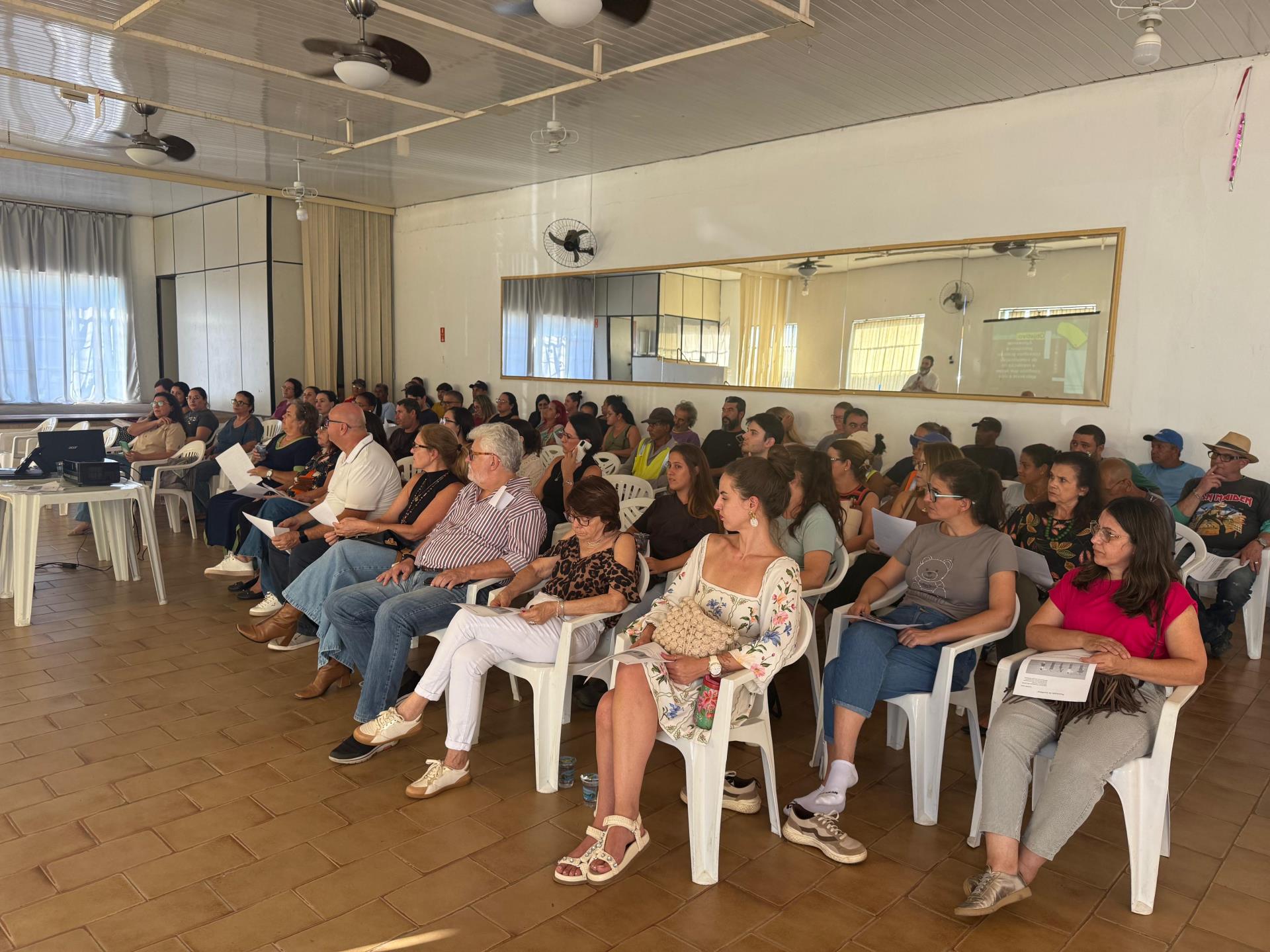 Prefeitura promove palestra sobre sa&uacute;de mental e ocupacional (3)