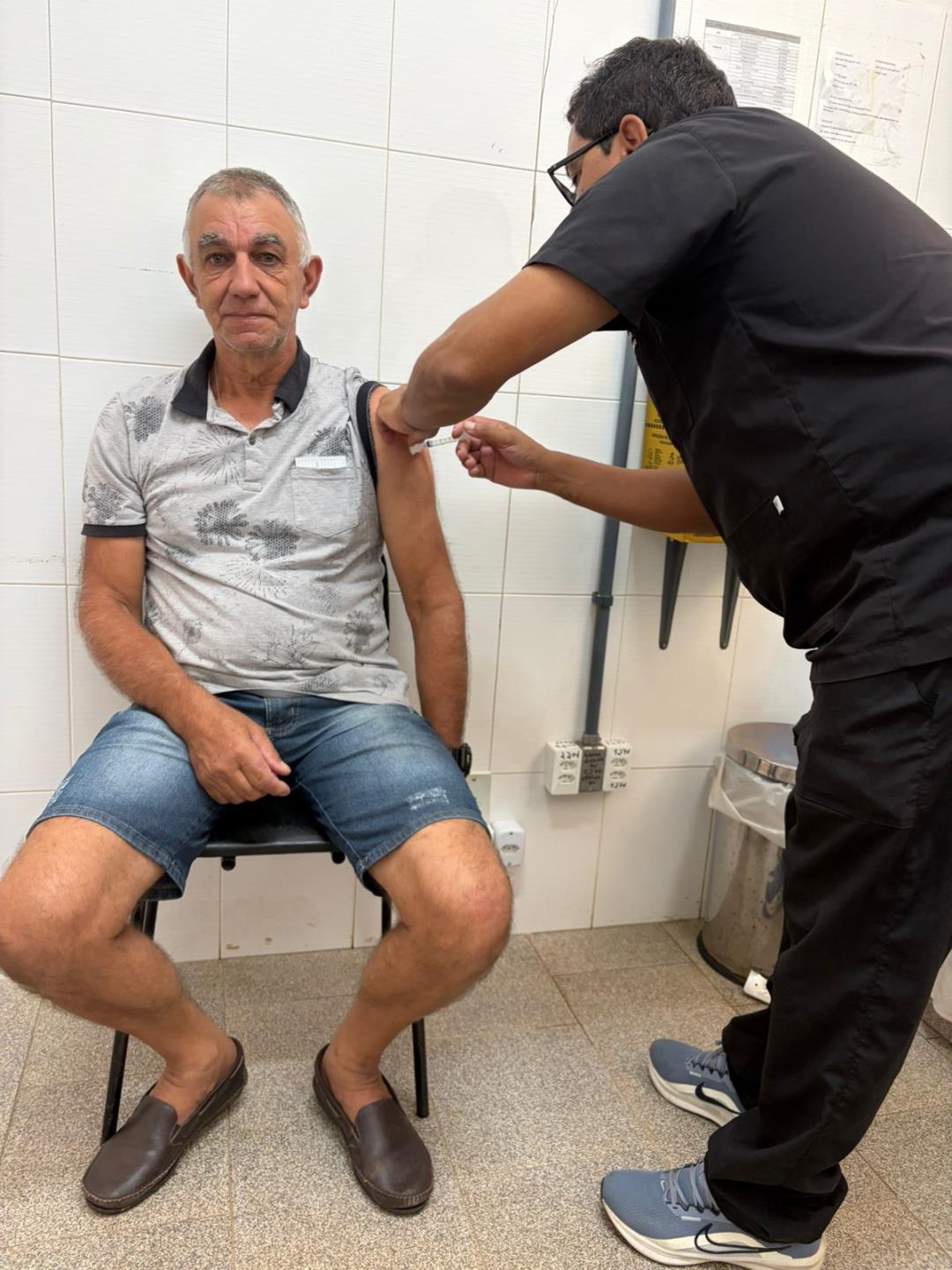 Dia D da Vacina&ccedil;&atilde;o contra a Gripe aplica 300 doses e refor&ccedil;a prote&ccedil;&atilde;o &agrave; popula&ccedil;&atilde;o priorit&aacute;ria (4)