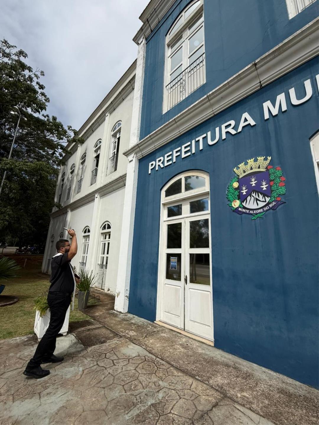 Prefeitura e SAMU recebem a visita do Padre Fabr&iacute;cio Fagner Ferreira (4)