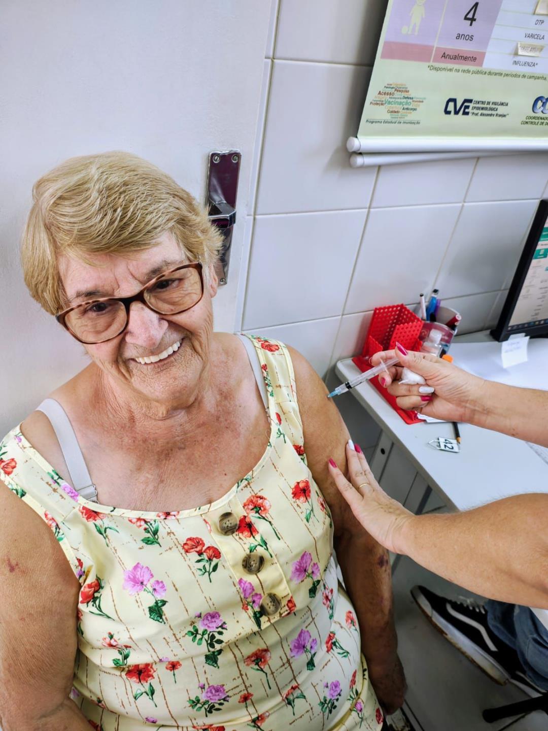 Dia D da Vacina&ccedil;&atilde;o contra a Gripe aplica 300 doses e refor&ccedil;a prote&ccedil;&atilde;o &agrave; popula&ccedil;&atilde;o priorit&aacute;ria (5)