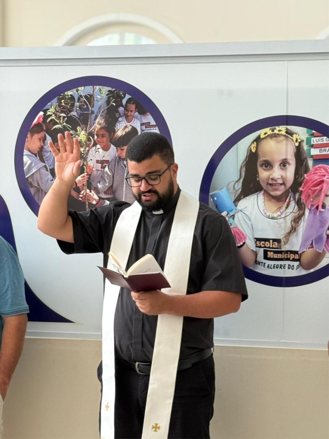 Prefeitura e SAMU recebem a visita do Padre Fabr&iacute;cio Fagner Ferreira (5)