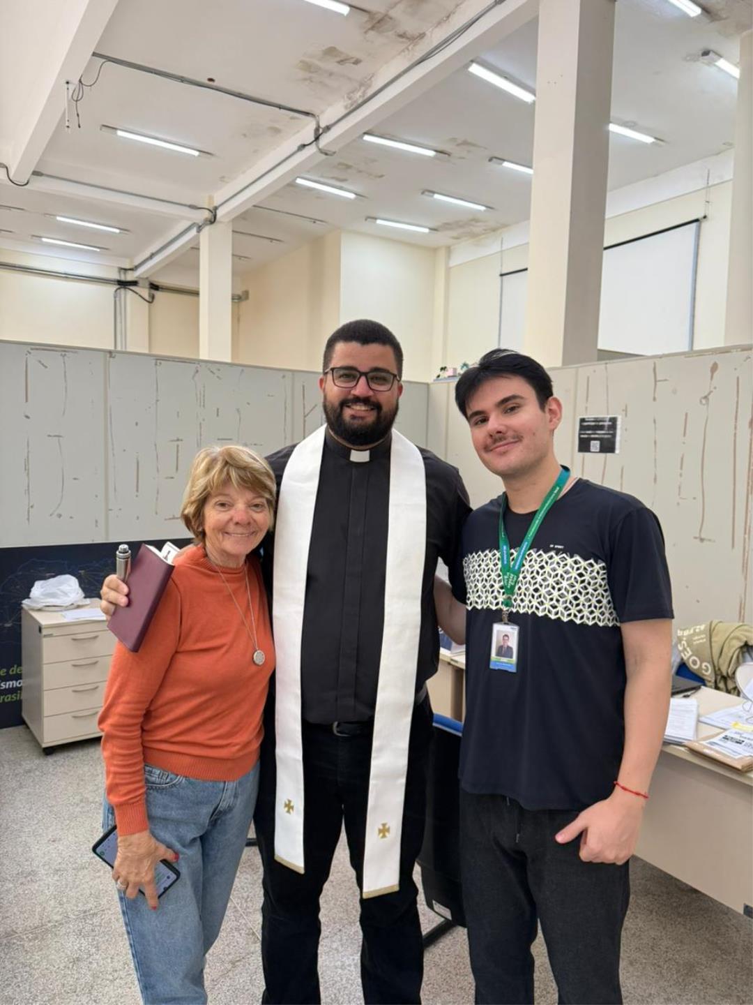 Prefeitura e SAMU recebem a visita do Padre Fabr&iacute;cio Fagner Ferreira (6)