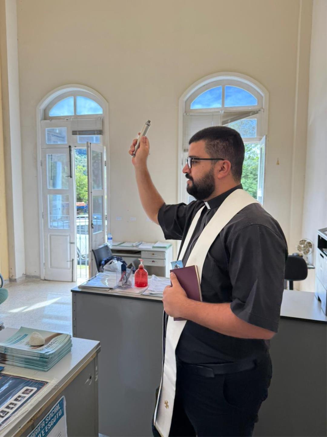 Prefeitura e SAMU recebem a visita do Padre Fabr&iacute;cio Fagner Ferreira (7)