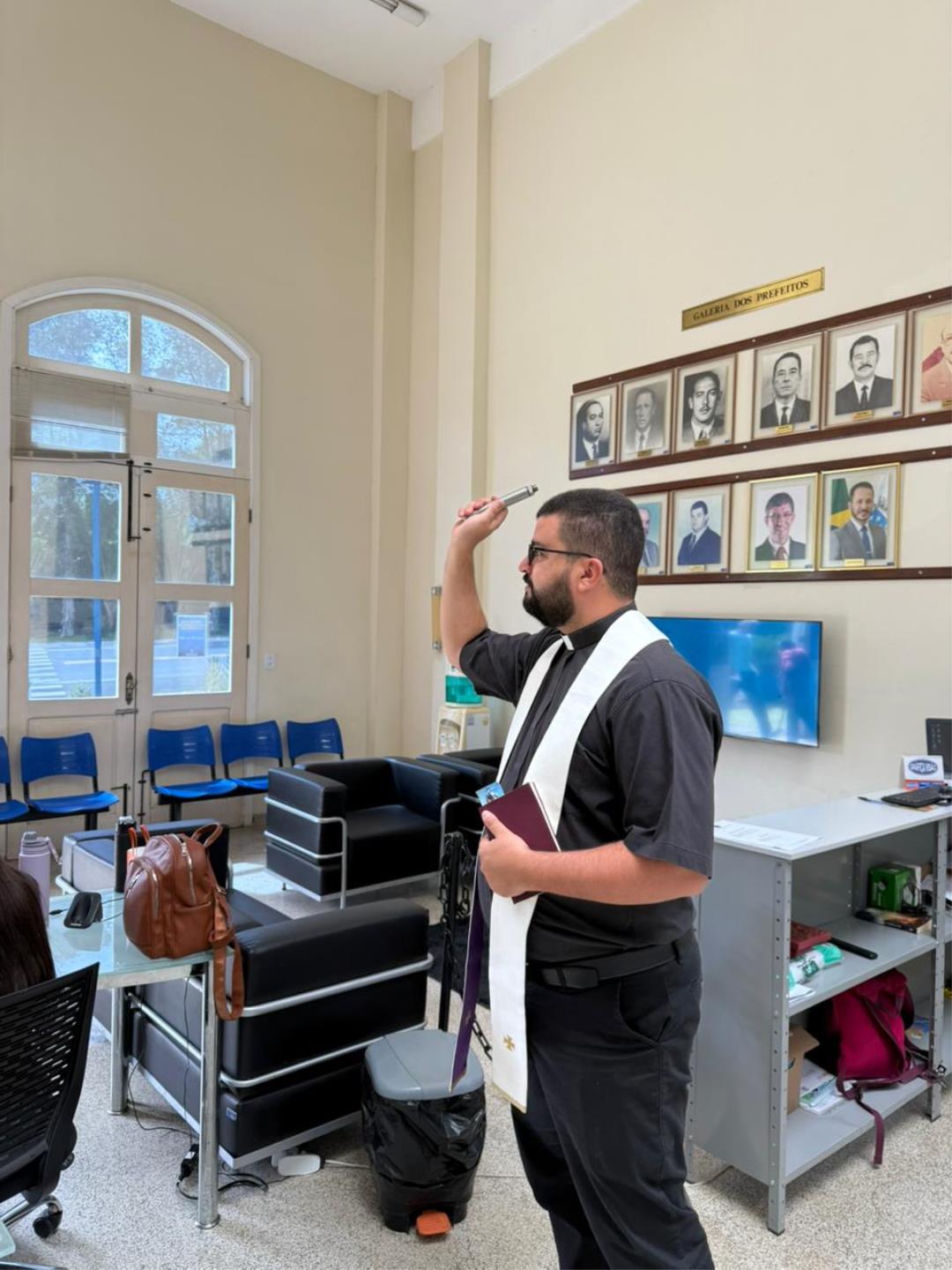 Prefeitura e SAMU recebem a visita do Padre Fabr&iacute;cio Fagner Ferreira (8)