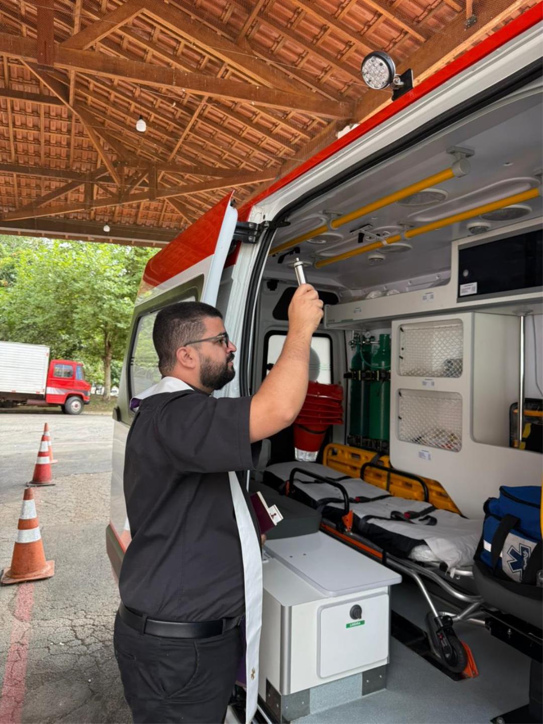Prefeitura e SAMU recebem a visita do Padre Fabr&iacute;cio Fagner Ferreira (1)