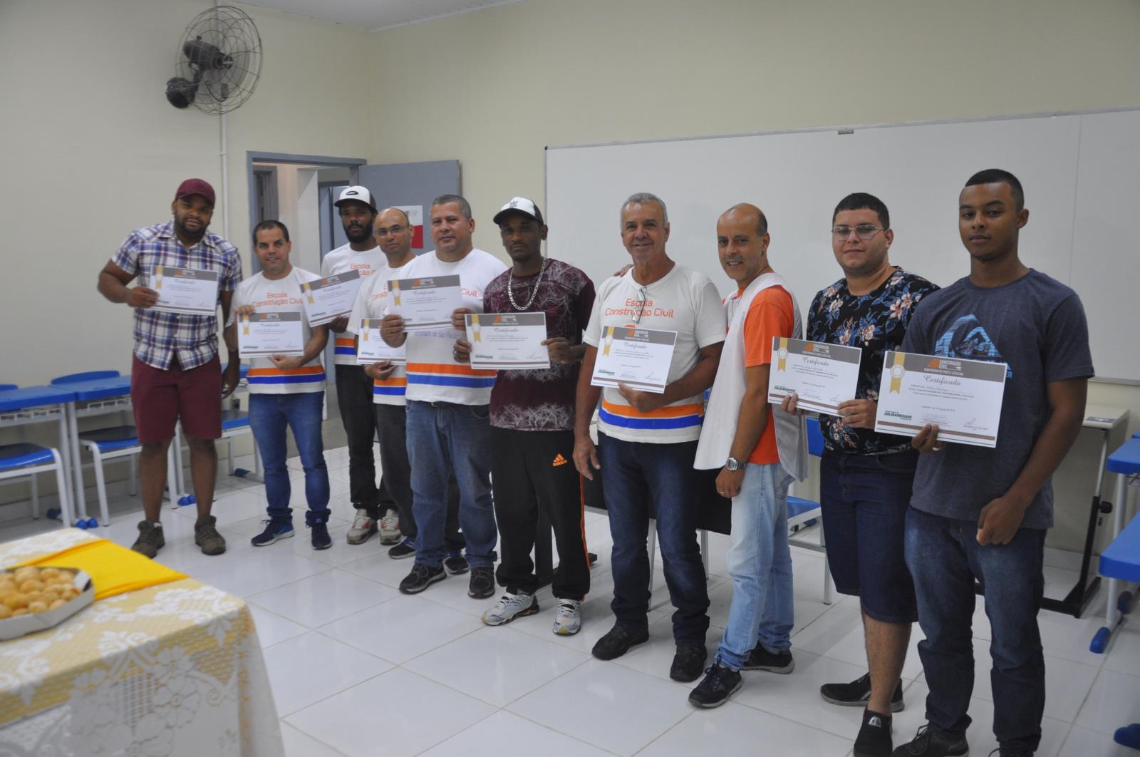 Projeto Escola de Construção Civil do Fundo Social de Solidariedade de Caçapava certifica alunos
