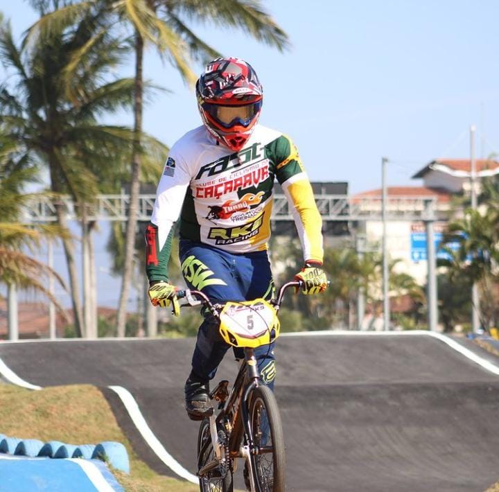 Seis atletas representam Ca apava em campeonato de bicicross