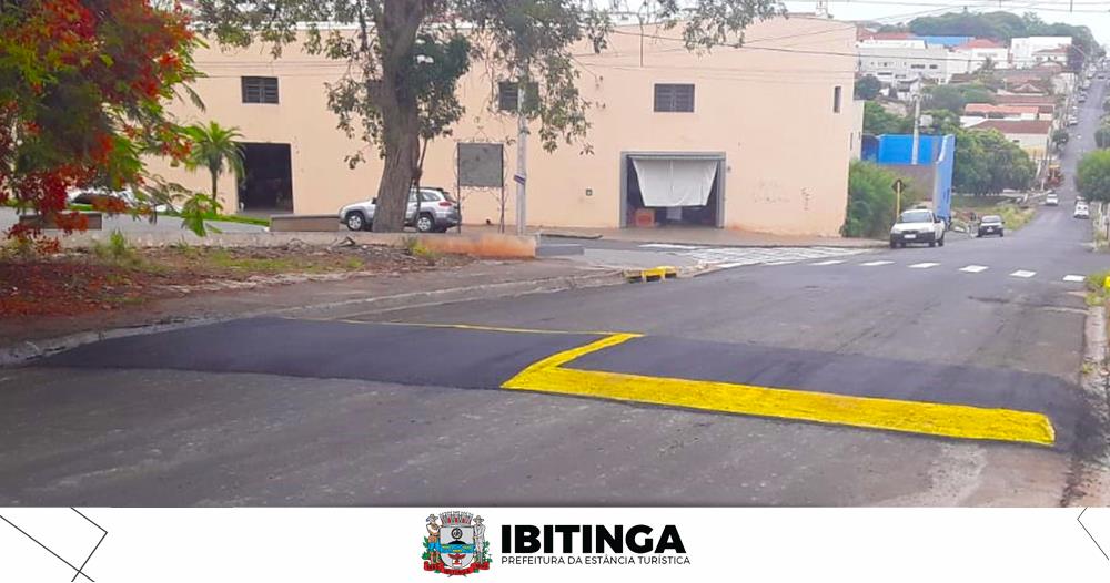 Por mais segurança, lombada é construída em rua do Jd. Maria Helena