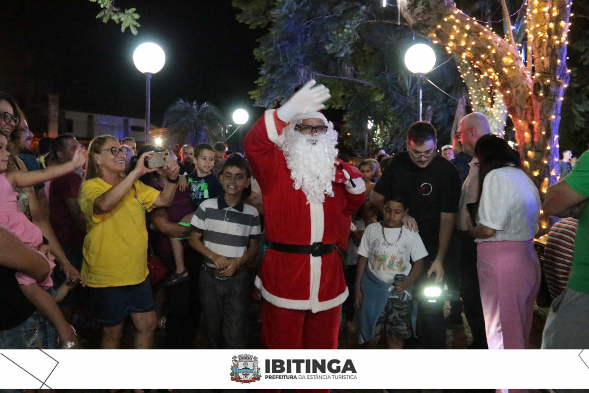 Papai noel: qual presente que você quer no natal? eu: quero