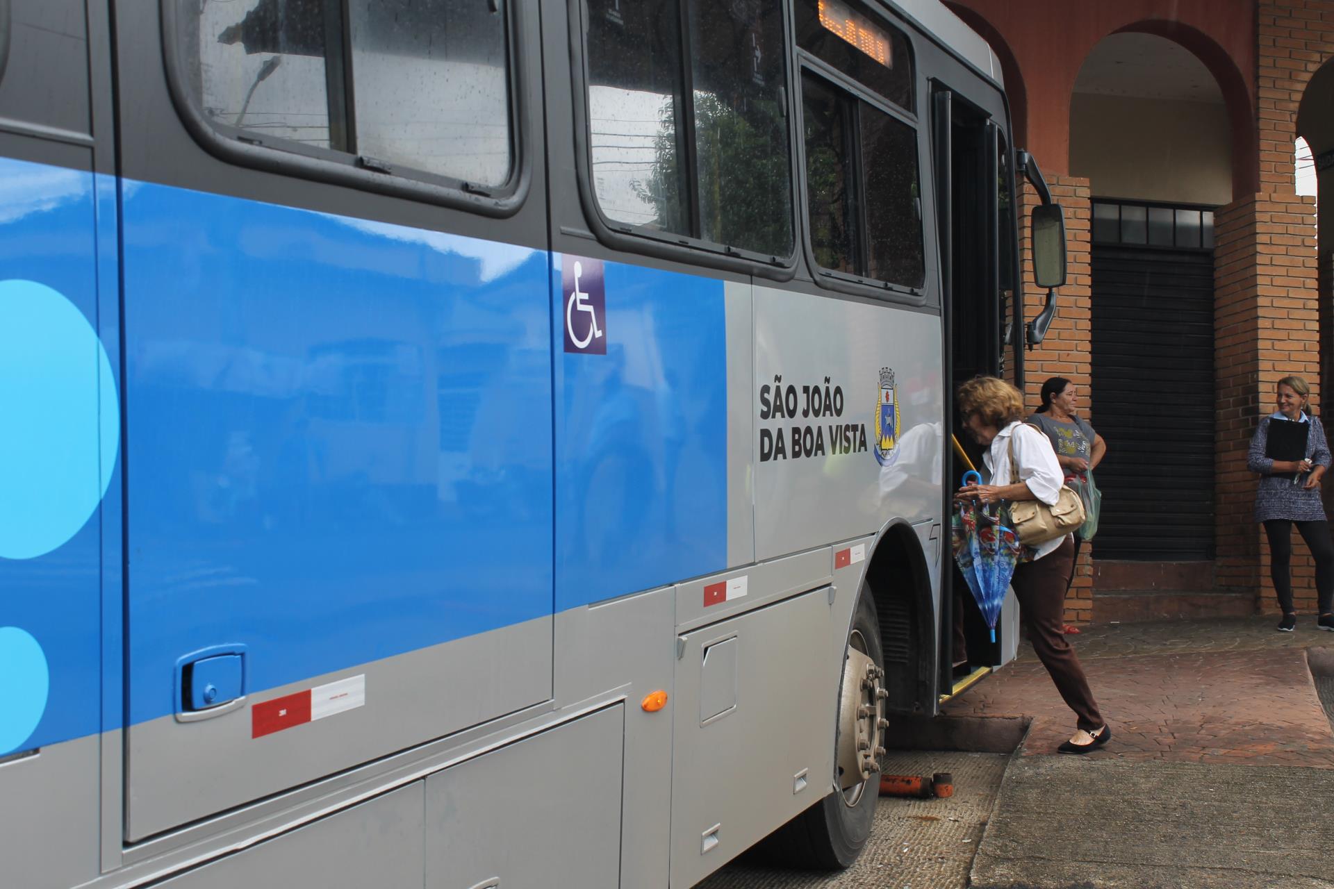 Passeio de ônibus urbano de passageiros versão móvel andróide iOS