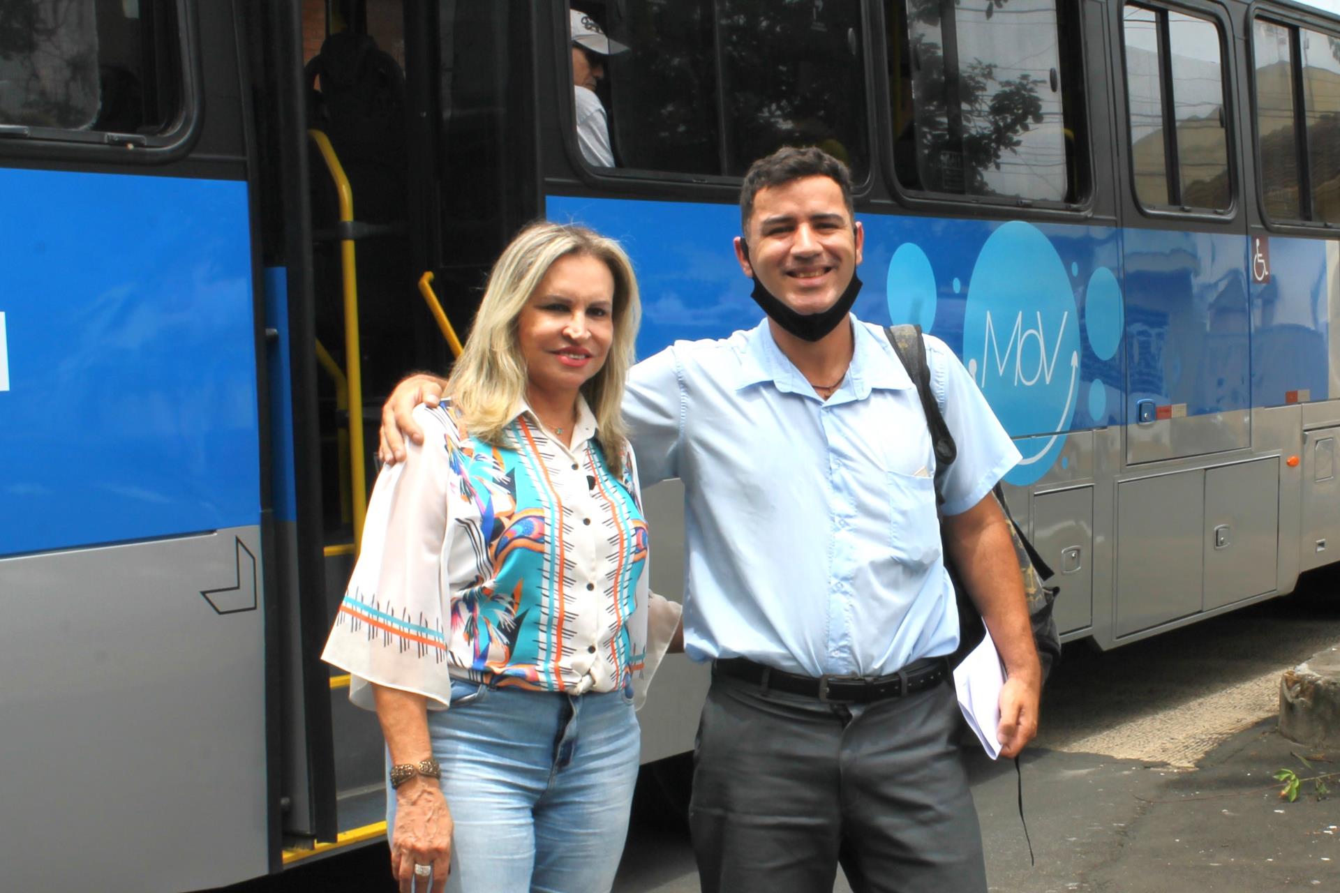 Passeio de ônibus urbano de passageiros versão móvel andróide iOS