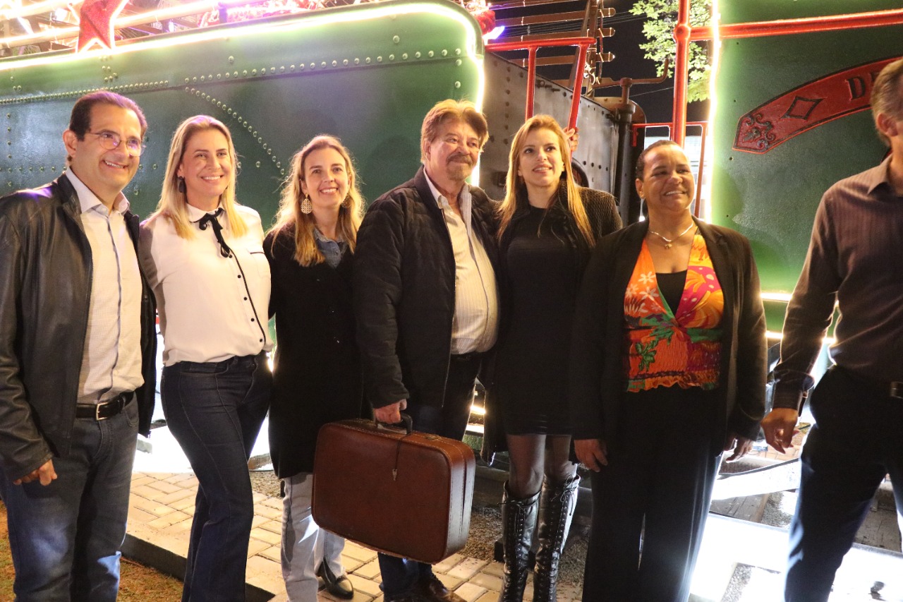 30.11.2022 Locomotiva que impulsionou o progresso de Bragan&ccedil;a Paulista recebe decora&ccedil;&atilde;o natalina (1)