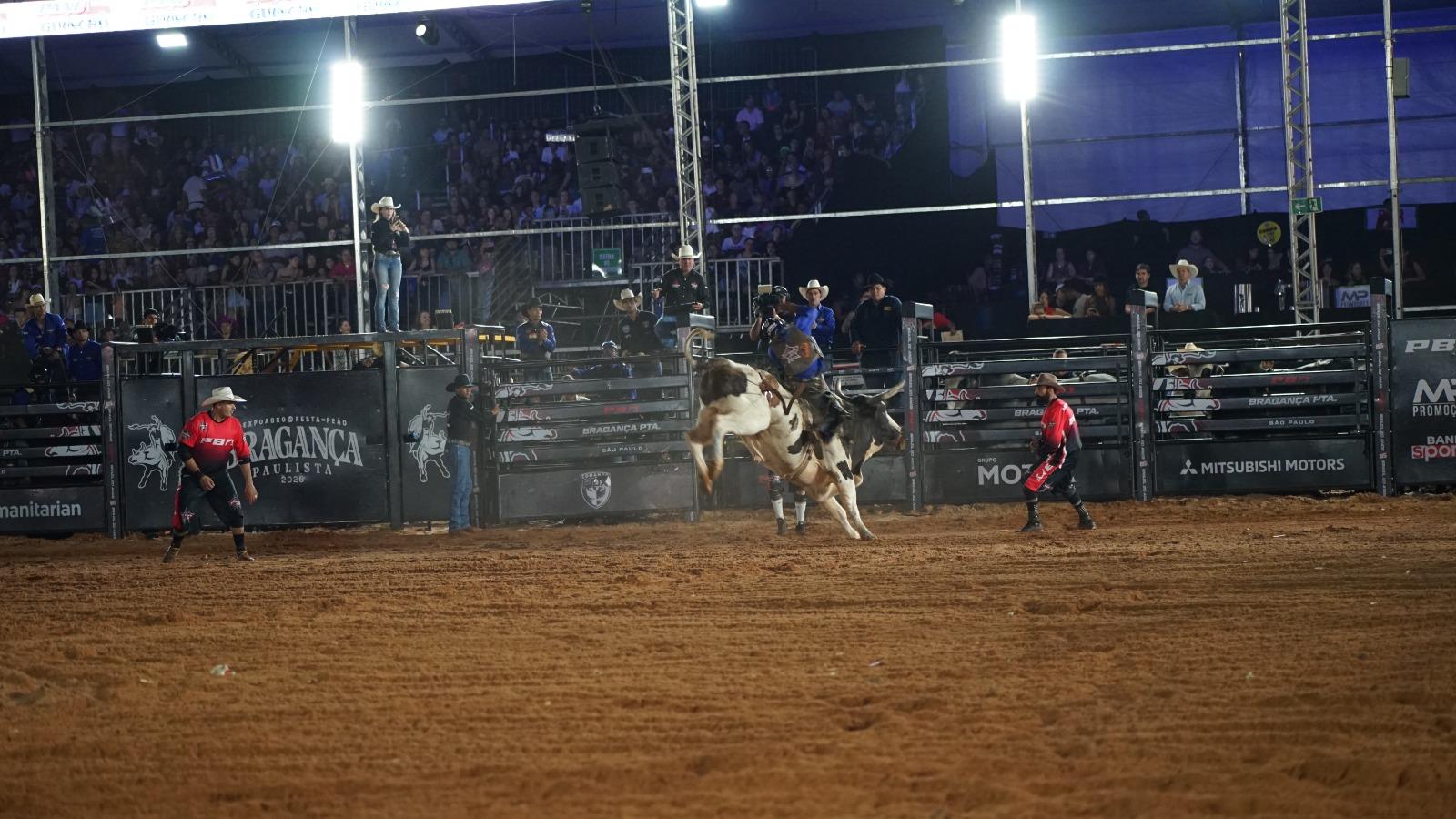 Domingo de casa cheia encerra o primeiro fim de semana da 59&ordf; Expoagro e 32&ordf; Festa do Pe&atilde;o de Boiadeiro Foto 01