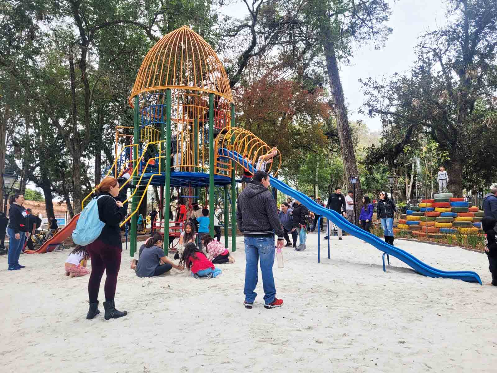 Inaugura&ccedil;&atilde;o do Jardim P&uacute;blico atrai centenas de visitantes (2)