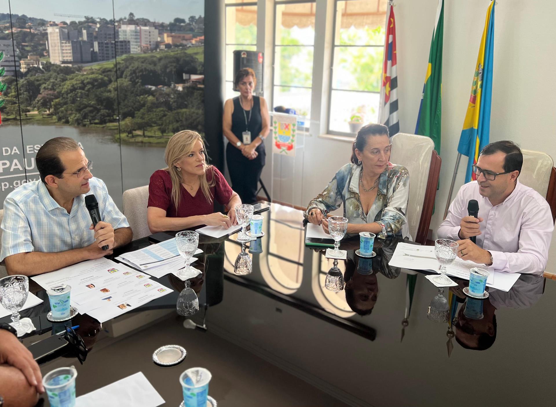 PREFEITO E SECRET&Aacute;RIOS