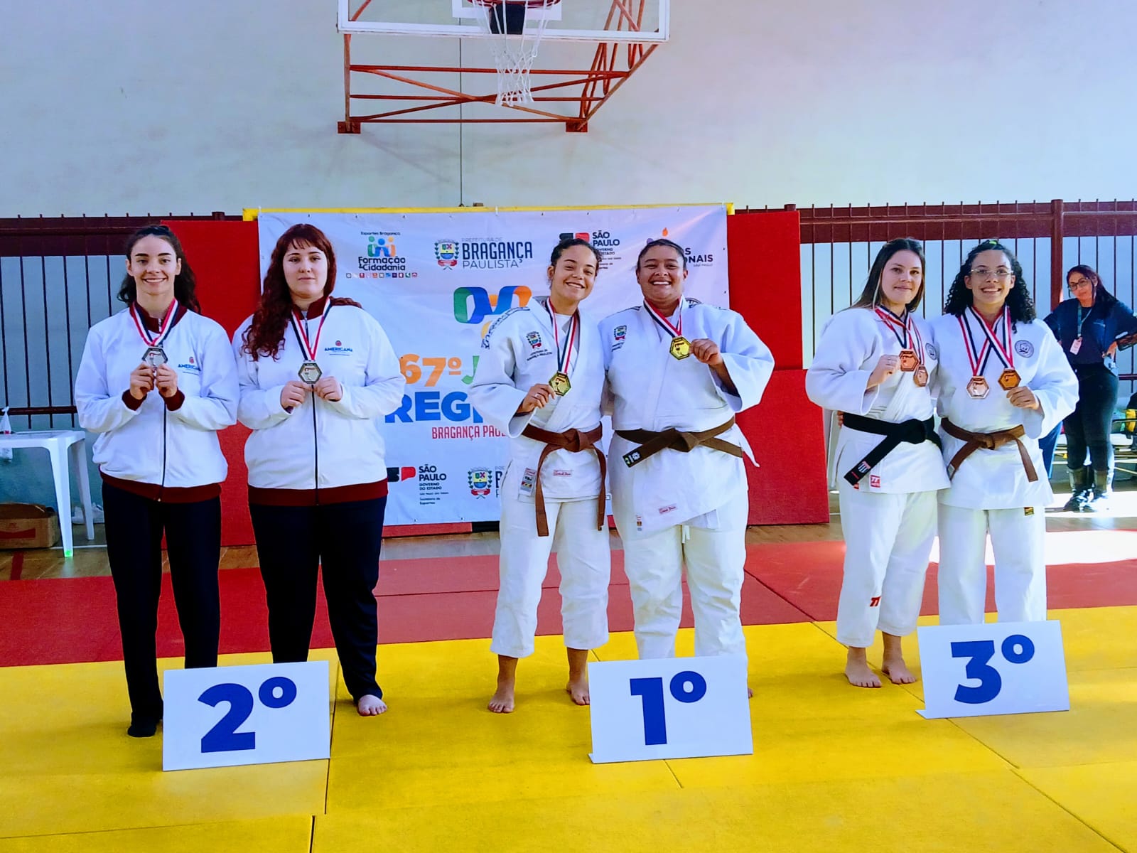 Premia&ccedil;ao do Kata, ouro com Nicole Cesar e Luana Volponi