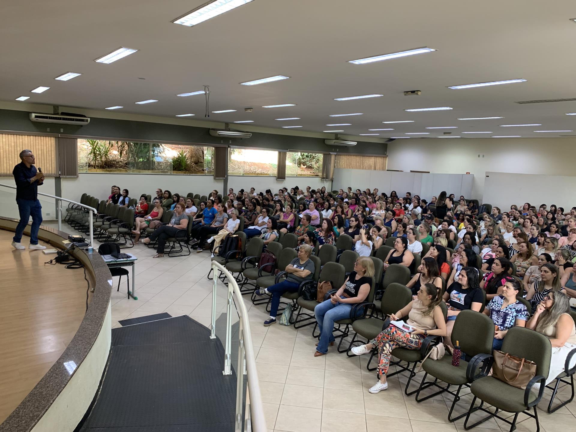 Mais de mil professores da Rede Municipal de Ensino participam de palestra sobre Educação Transformadora (2)