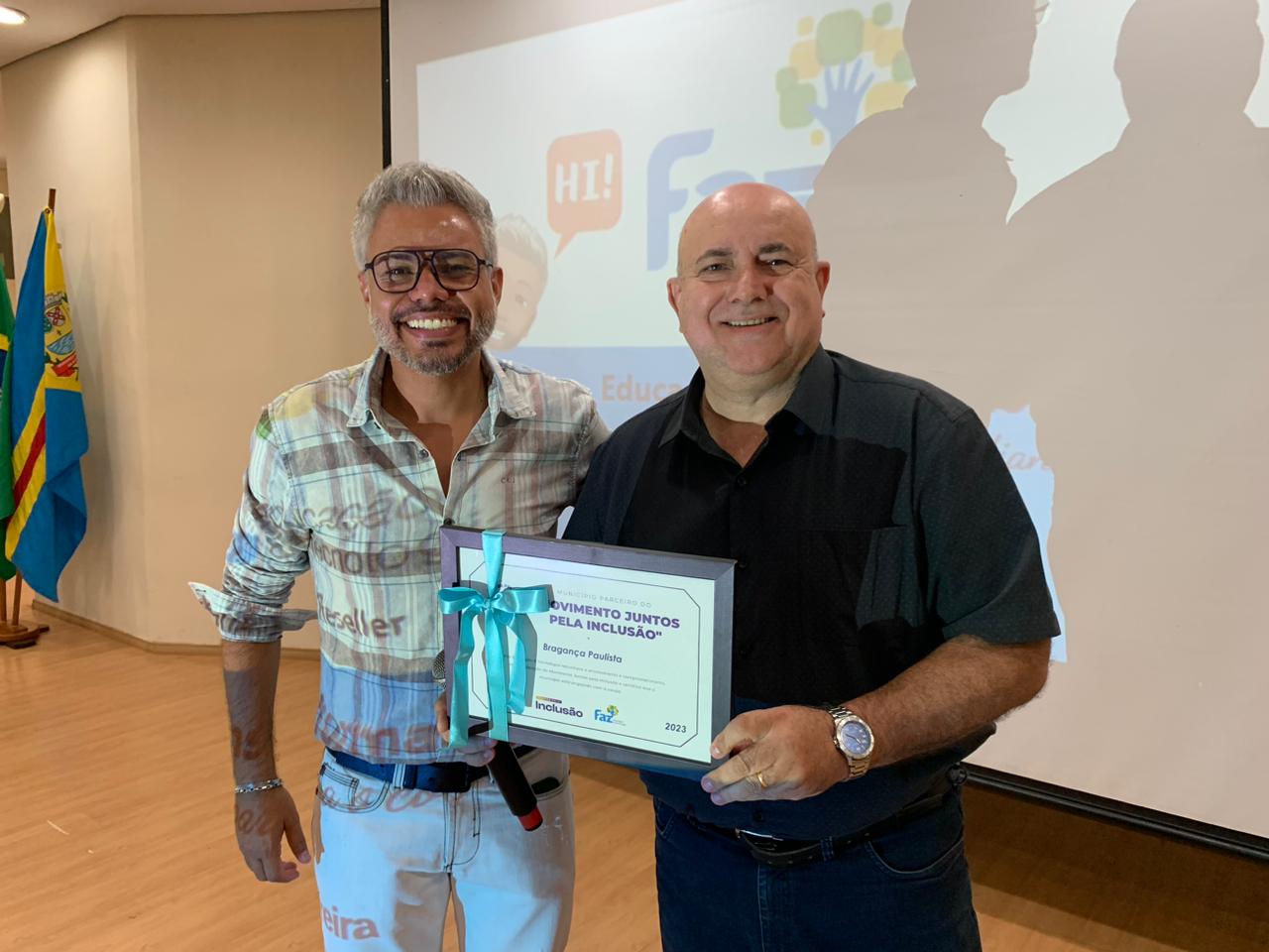 Mais de mil professores da Rede Municipal de Ensino participam de palestra sobre Educação Transformadora