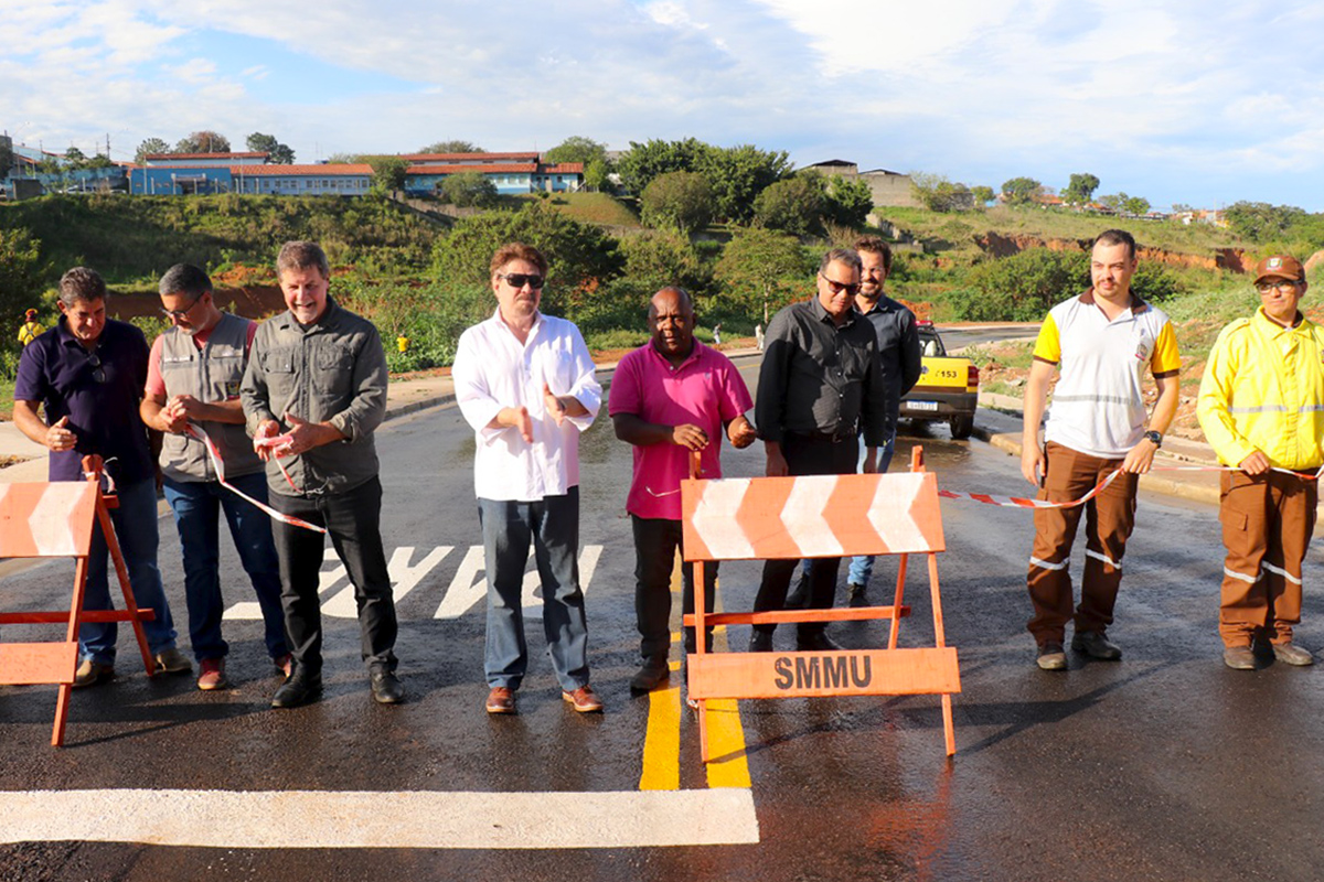 19.10.2022 Prefeito Amauri Sodr&eacute; liberou nova rua para o tr&aacute;fego