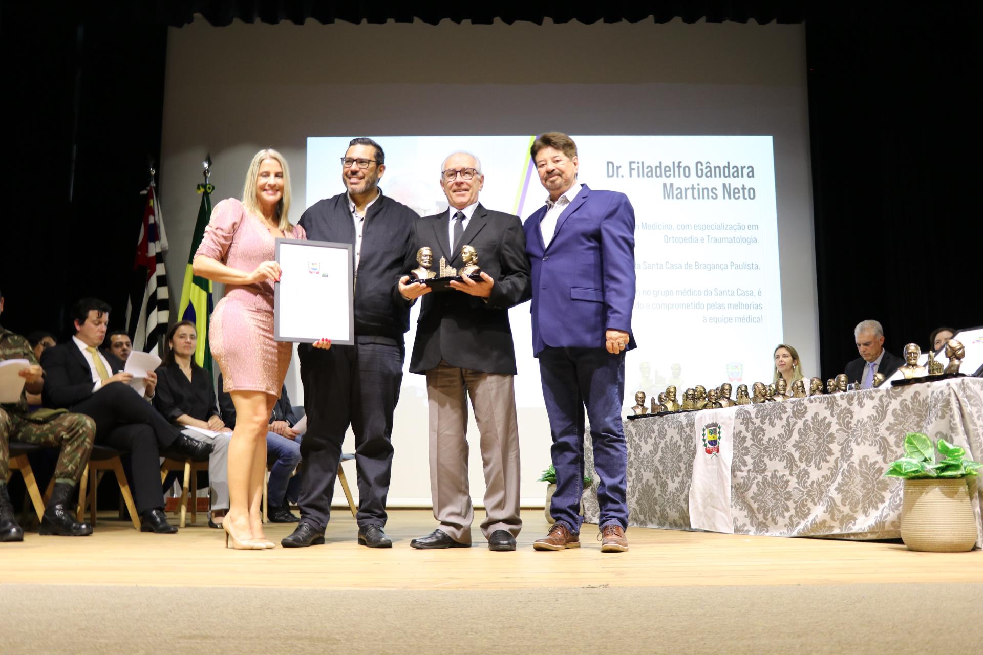 28.10.2022 Entrega das Comendas Ign&aacute;cia da Silva Pimentel e Ant&ocirc;nio Pires Pimentel (26)