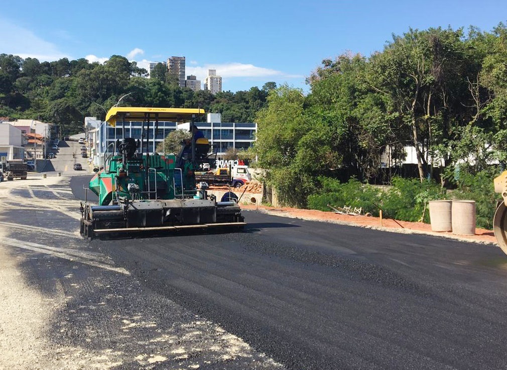 05.04.2021 Pavimenta&ccedil;&atilde;o na rua da Pra&ccedil;a da Poesia, Tabo&atilde;o_1_