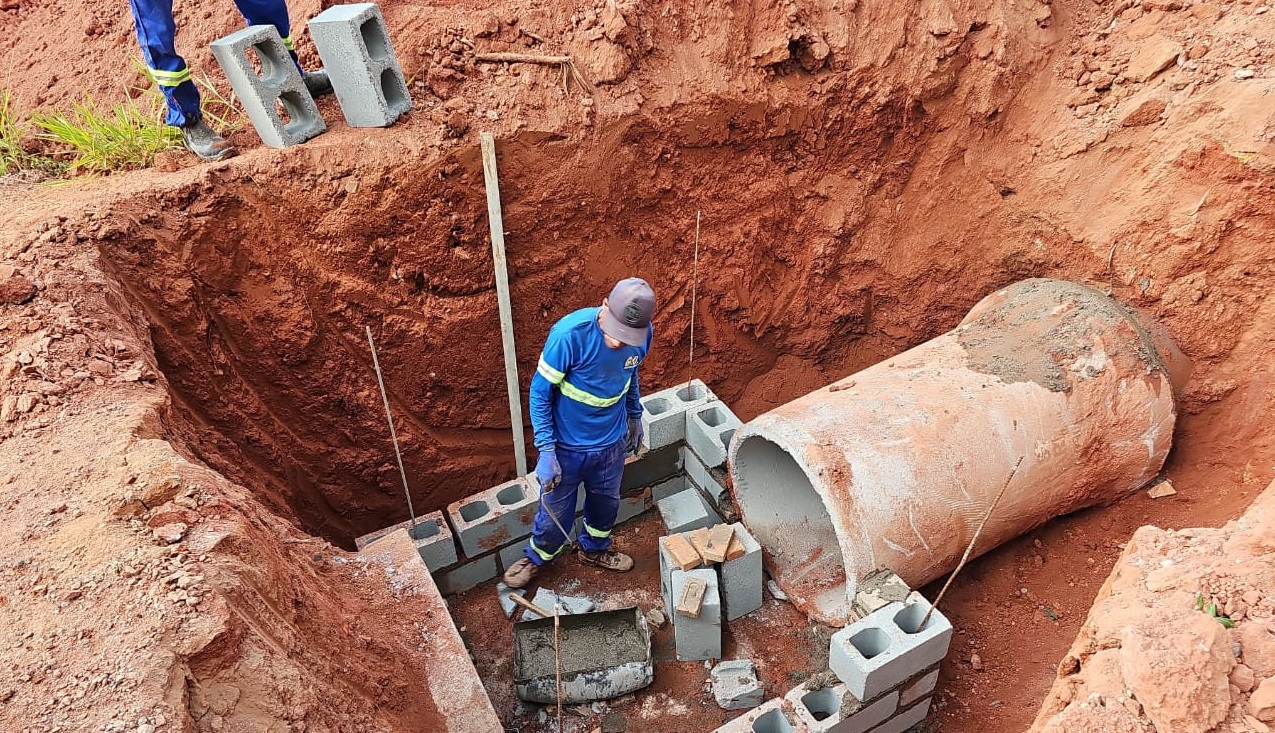 Instala&ccedil;&atilde;o de drenagem e caixa de capta&ccedil;&atilde;o na Av. Ant&ocirc;nio S&eacute;rgio de Oliveira Lolli 01