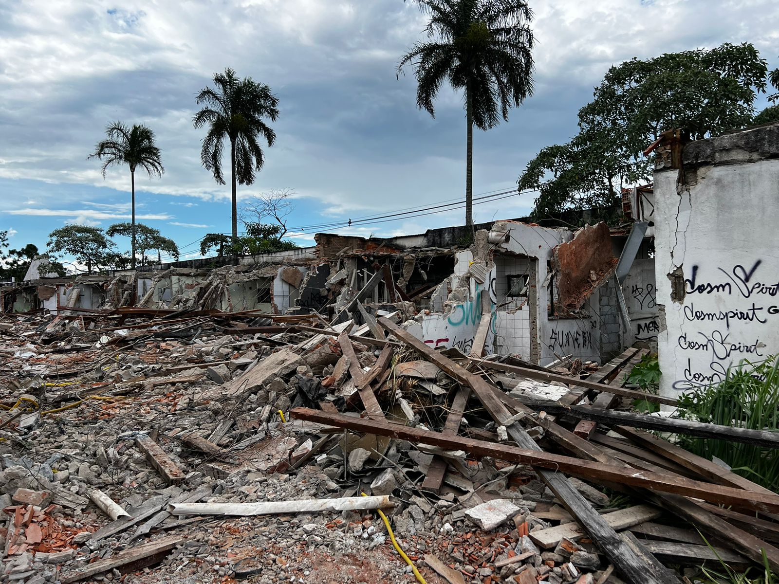 Demoli&ccedil;&atilde;o pr&eacute;dio antiga Unimed 01