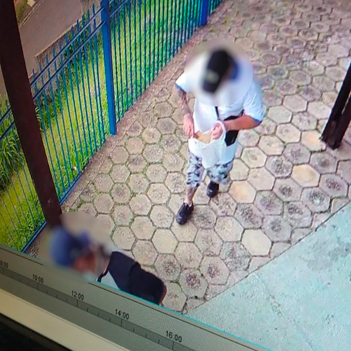 18.02.2022 C&acirc;mera da escola flagra crime1