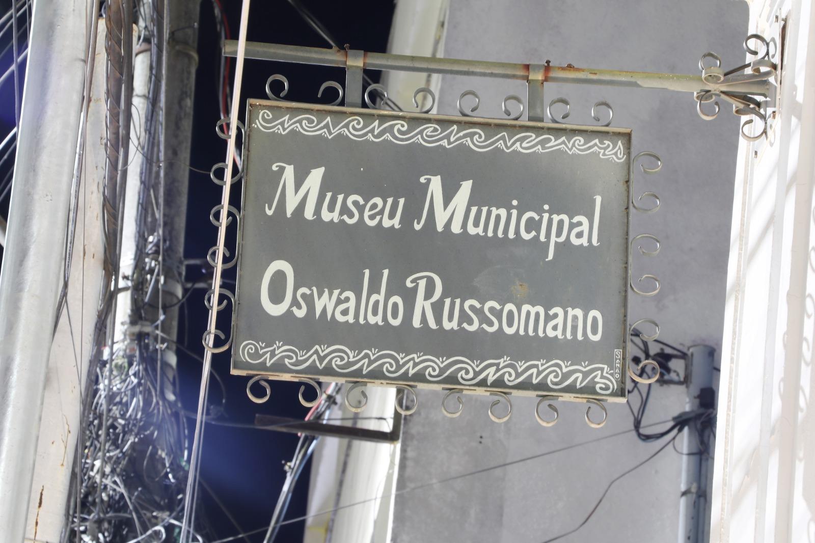 Museu Municipal Oswaldo Russomano recebe iluminação especial em homenagem ao Novembro Azul (2)