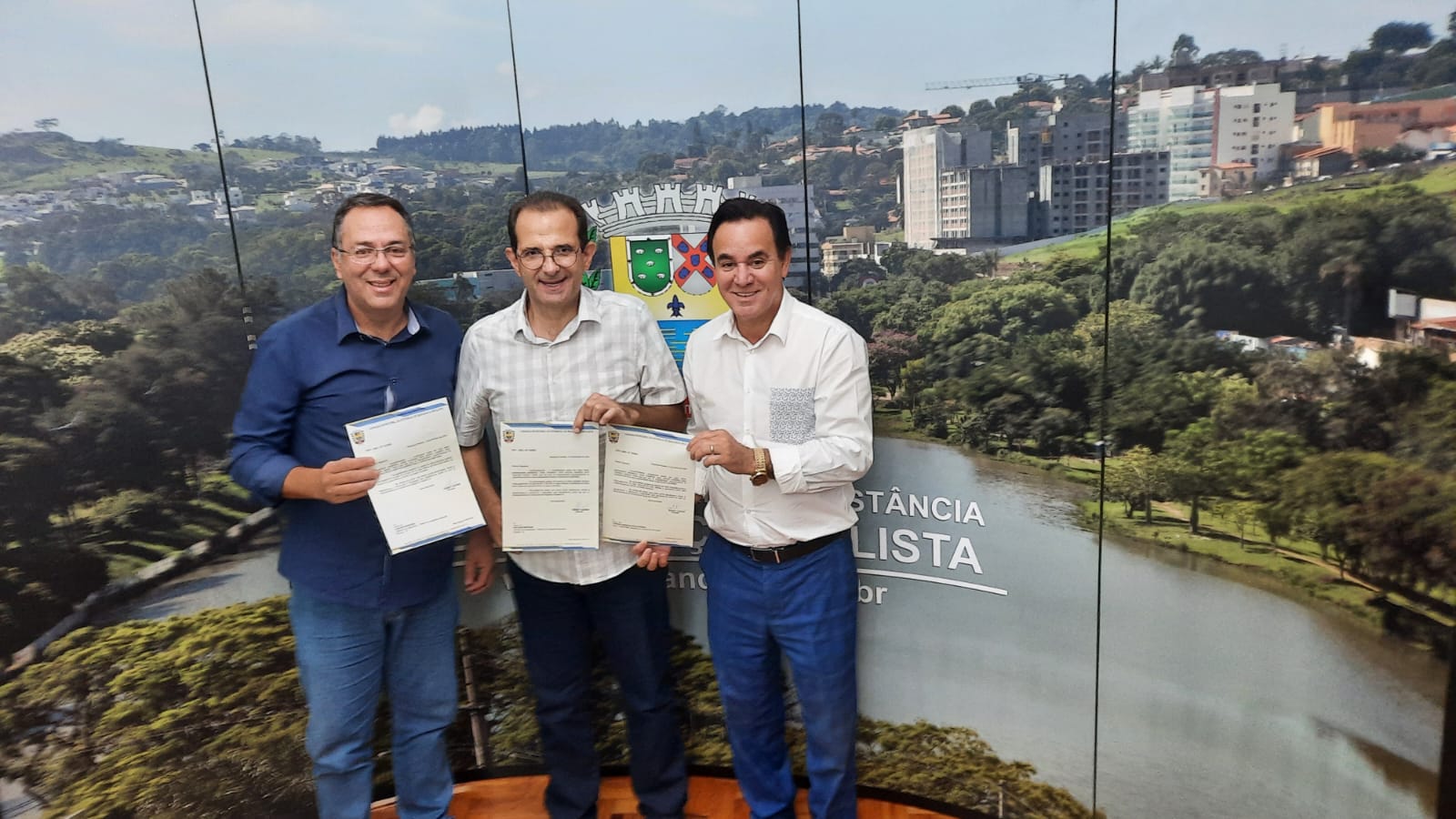 Deputado Federal Adilson Barroso visita Gabinete e deve viabilizar recursos para obras de infraestrutura e sa&uacute;de (1)