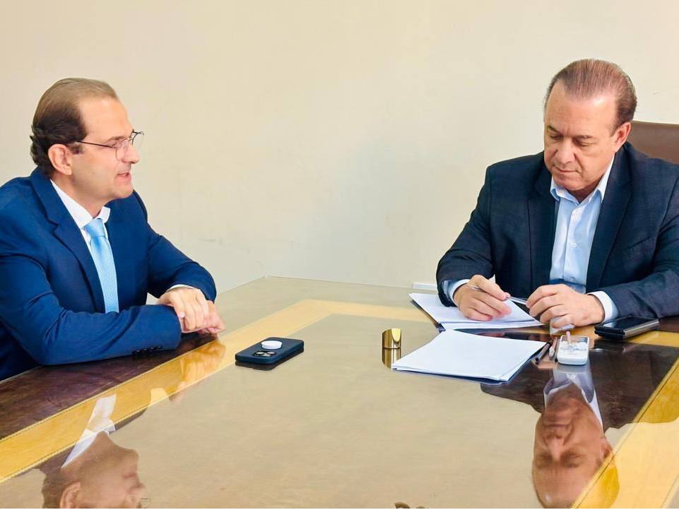 FOTO 1_REUNI&Atilde;O  COM SECRET&Aacute;RIO DE ESTADO DA SA&Uacute;DE_24-06-2024