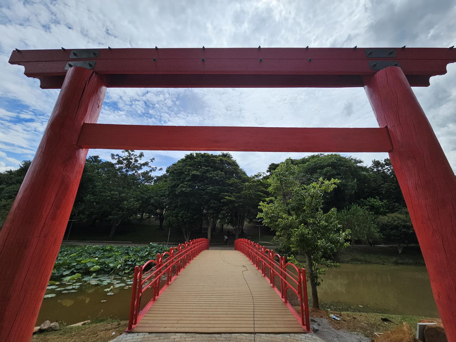 Espa&ccedil;o ter&aacute; o Tori, tradicional portal japon&ecirc;s
