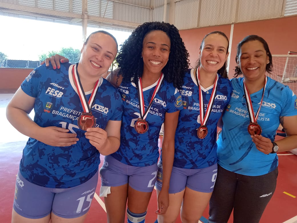 Equipe feminina de Vôlei de Bragança Paulista vence e se