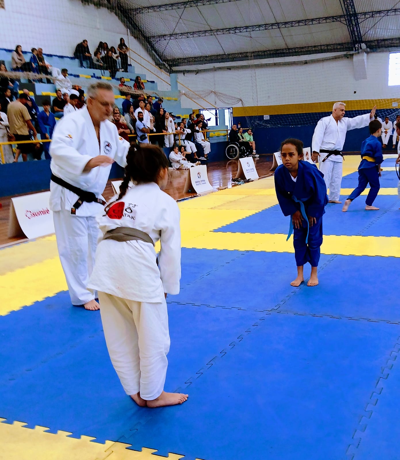 Festival de Jud&ocirc; em homenagem a Tokio Kitami re&uacute;ne cerca de 300 atletas no Gin&aacute;sio Louren&ccedil;o Quilici 01