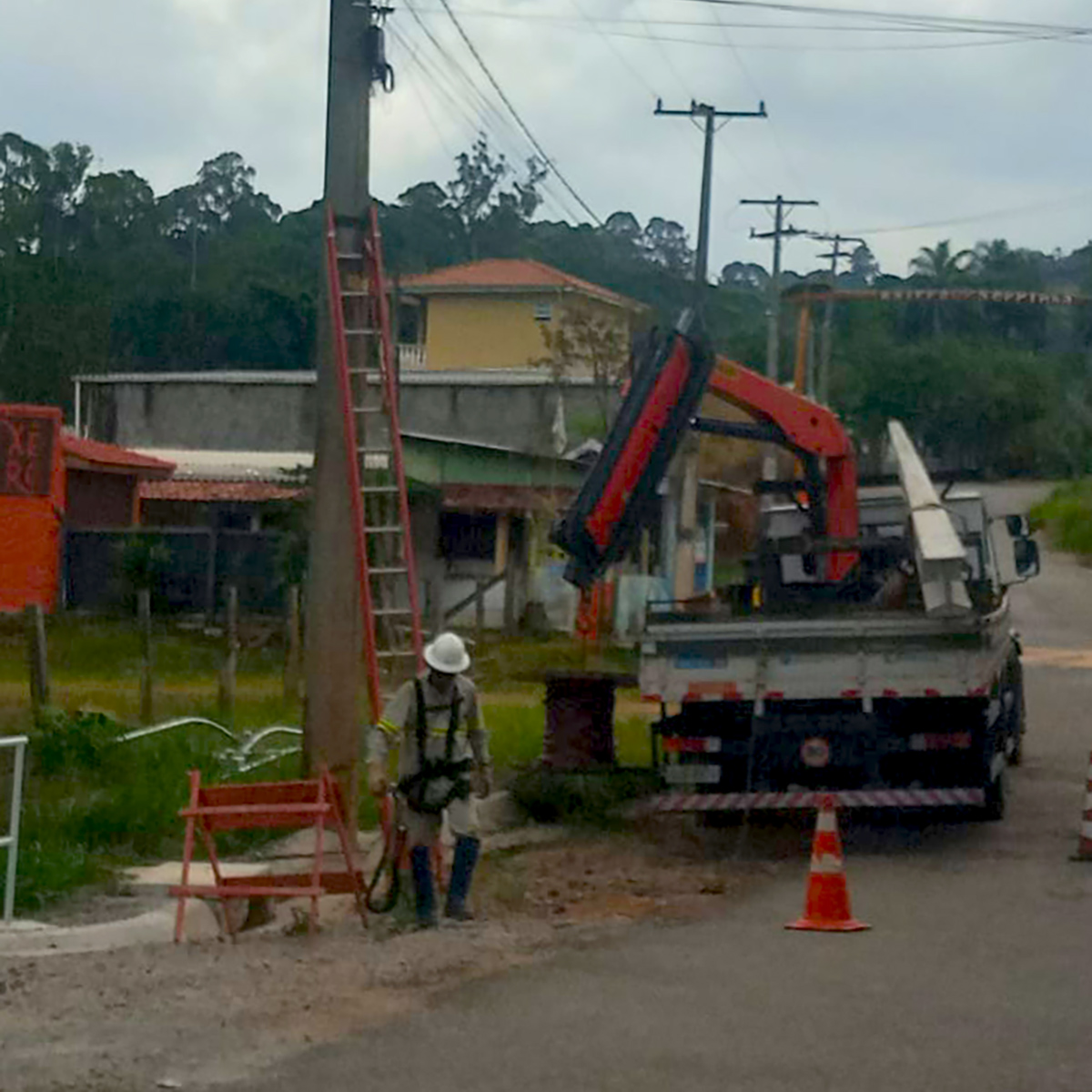 Acesso à Estrada Municipal José Vaccari no Serrinha recebe iluminação em LED 01