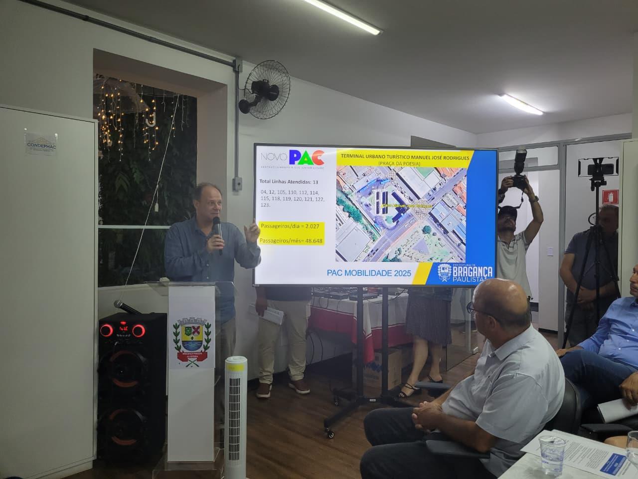 Prefeitura realiza reunião do Governo Social com comerciantes da região central de Bragança Paulista e lança PAC Mobilidade 2025 (4)