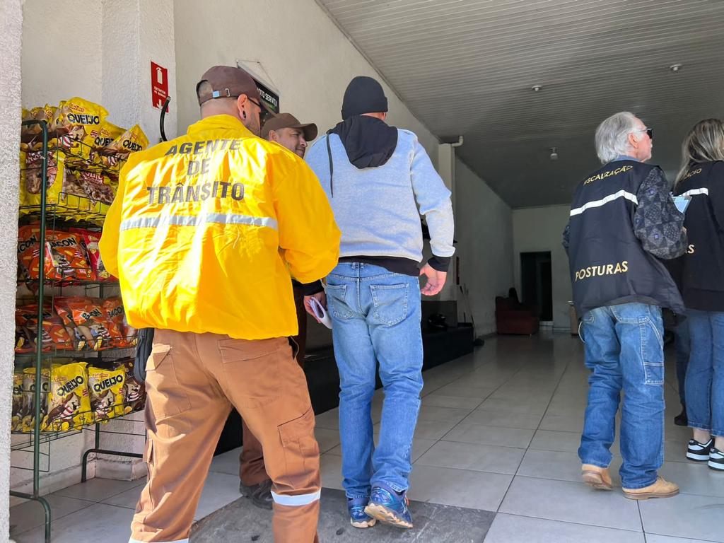 17.07.2023 Ação conjunta fiscaliza estabelecimentos que prestam serviços de moto táxi (1)