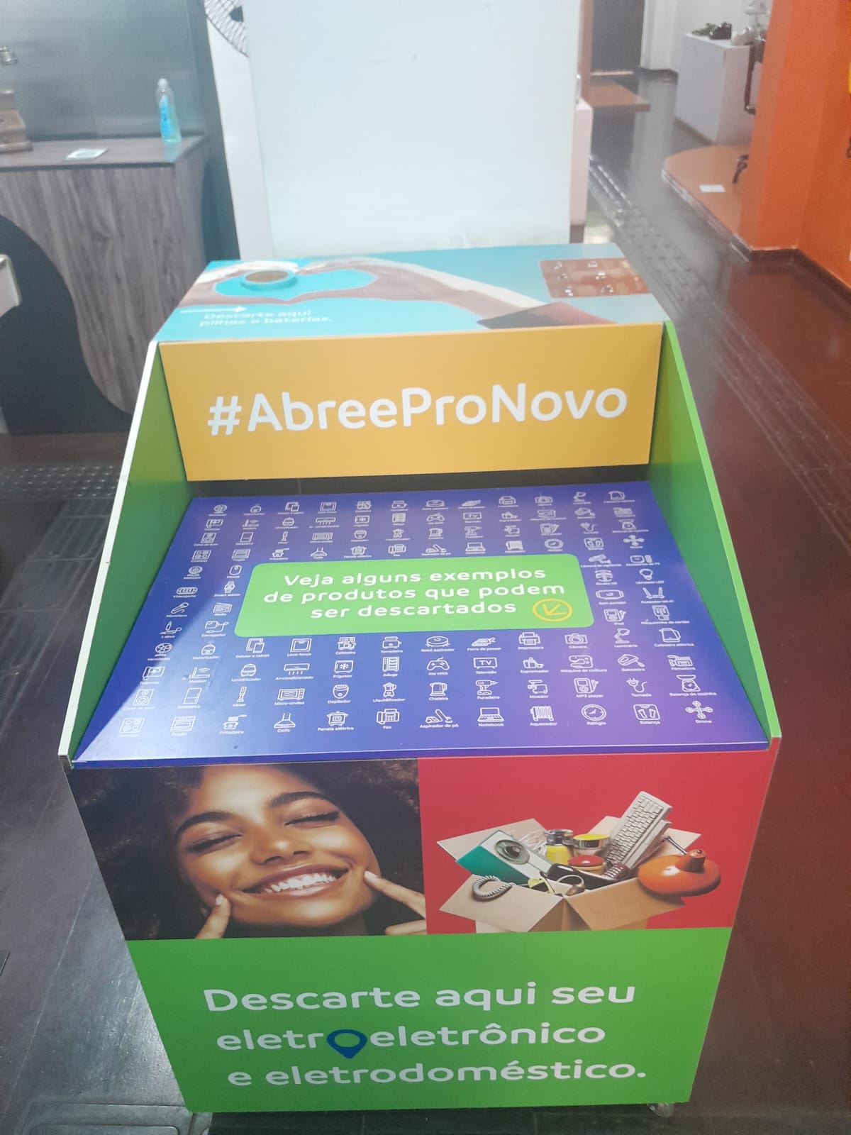 Caixa de coleta res&iacute;duos eletr&ocirc;nicos  Museu do Telefone