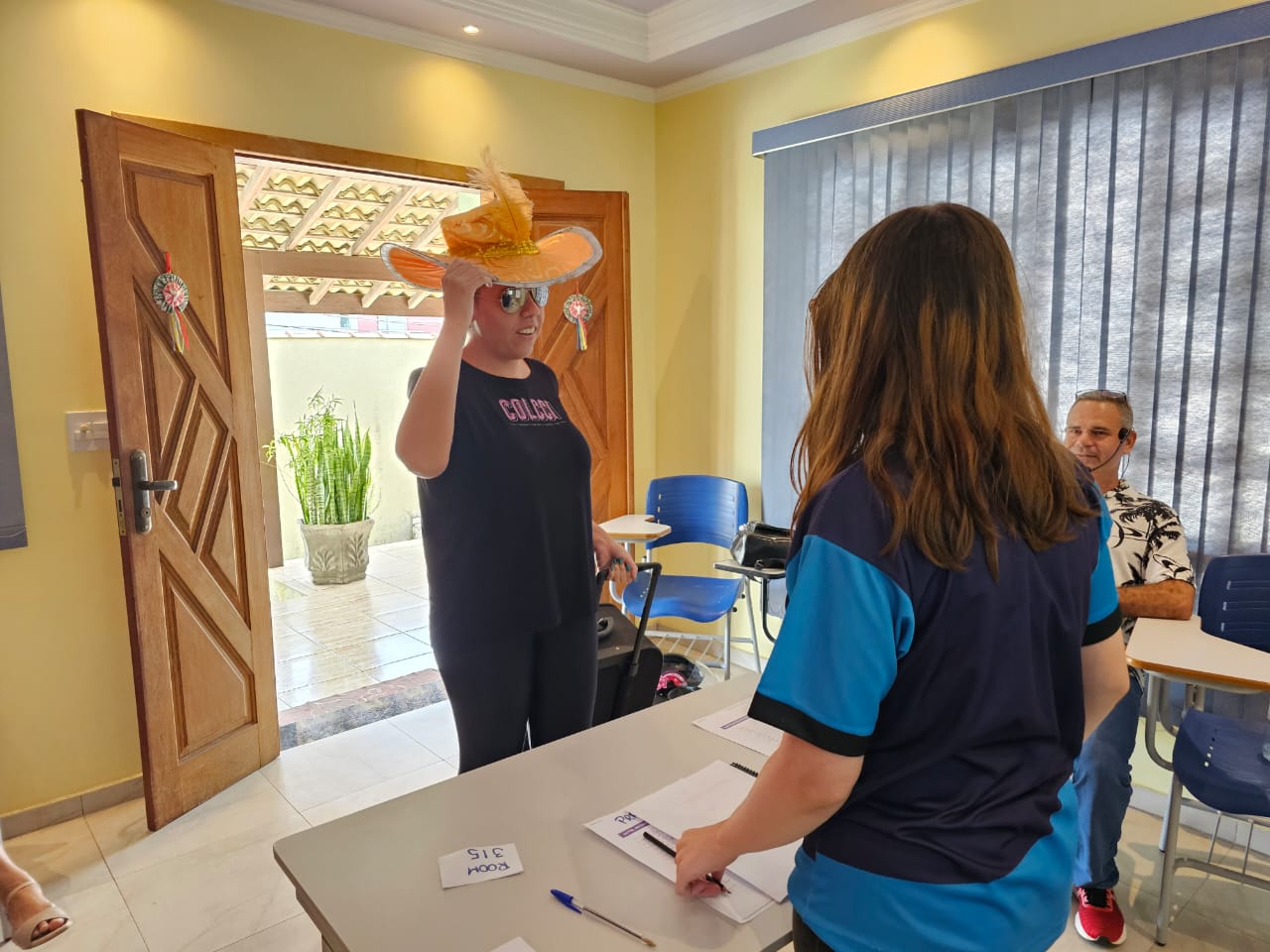 Aulas de inglês para Hotelaria do Programa Emergencial 01