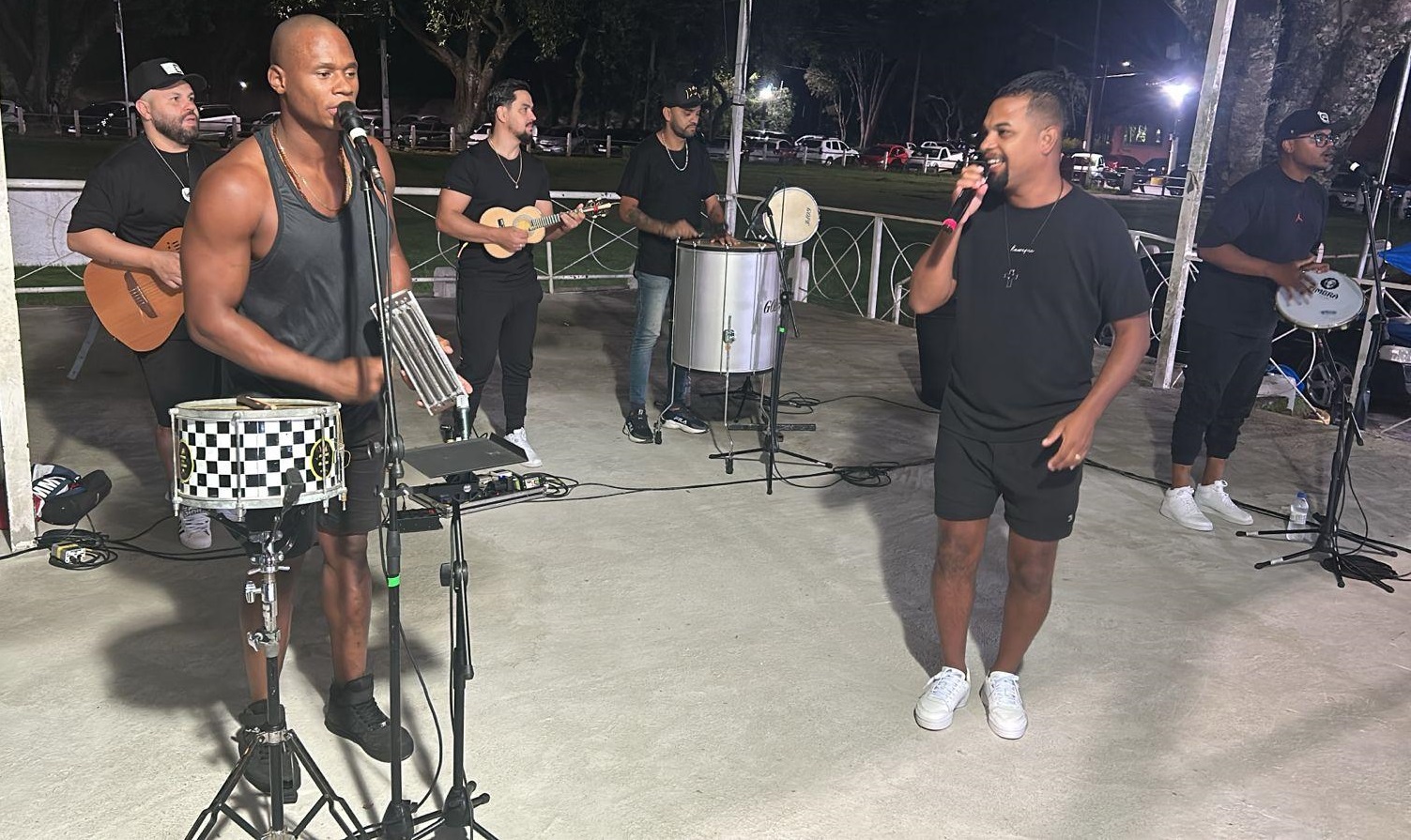 Feira Noturna ter&aacute; show com Pagode do L&eacute;o nesta quinta-feira (2)