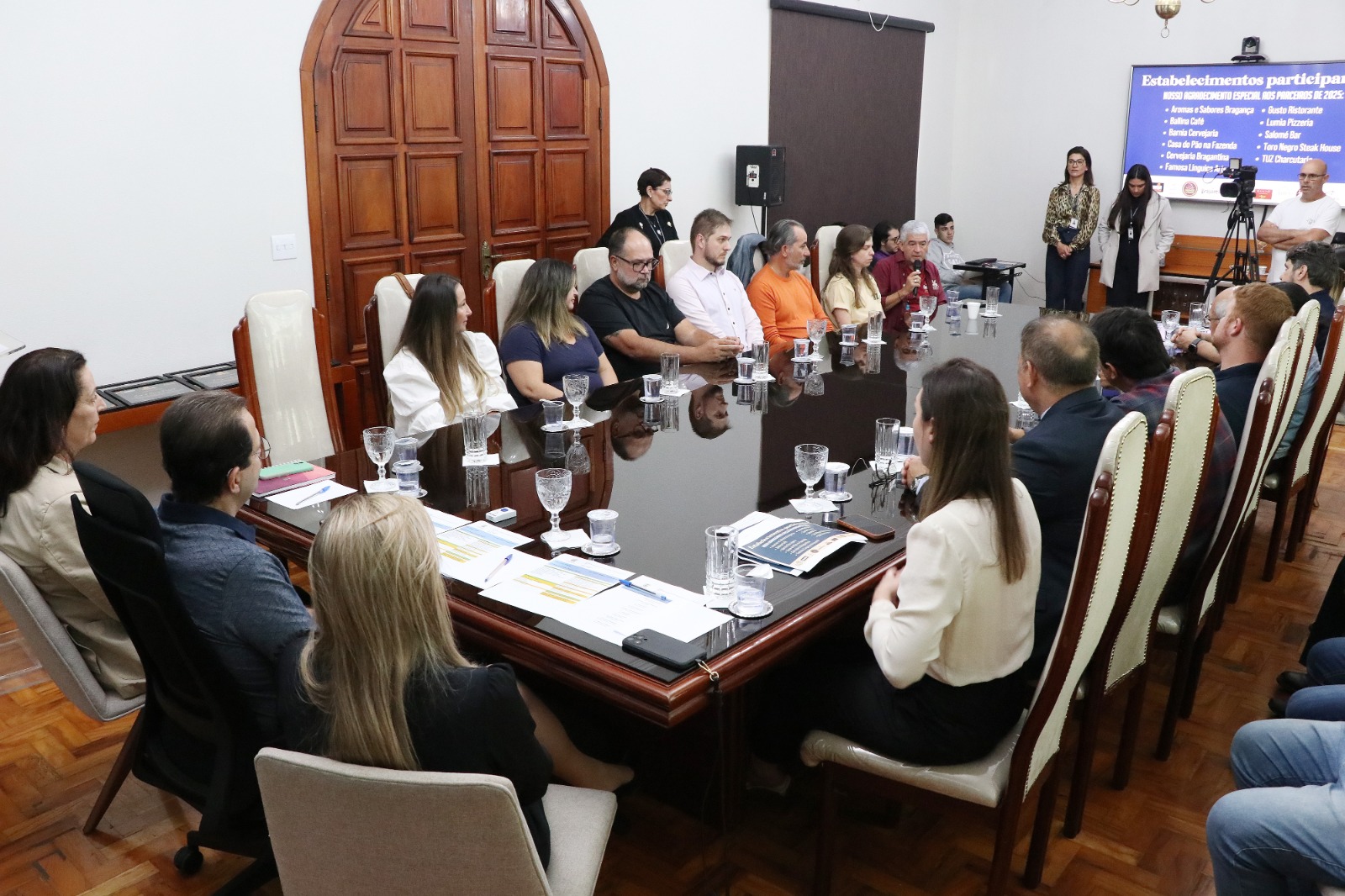 Prefeitura de Bragança Paulista entrega certificados a estabelecimentos participantes do Festival de Inverno 2025 (2)