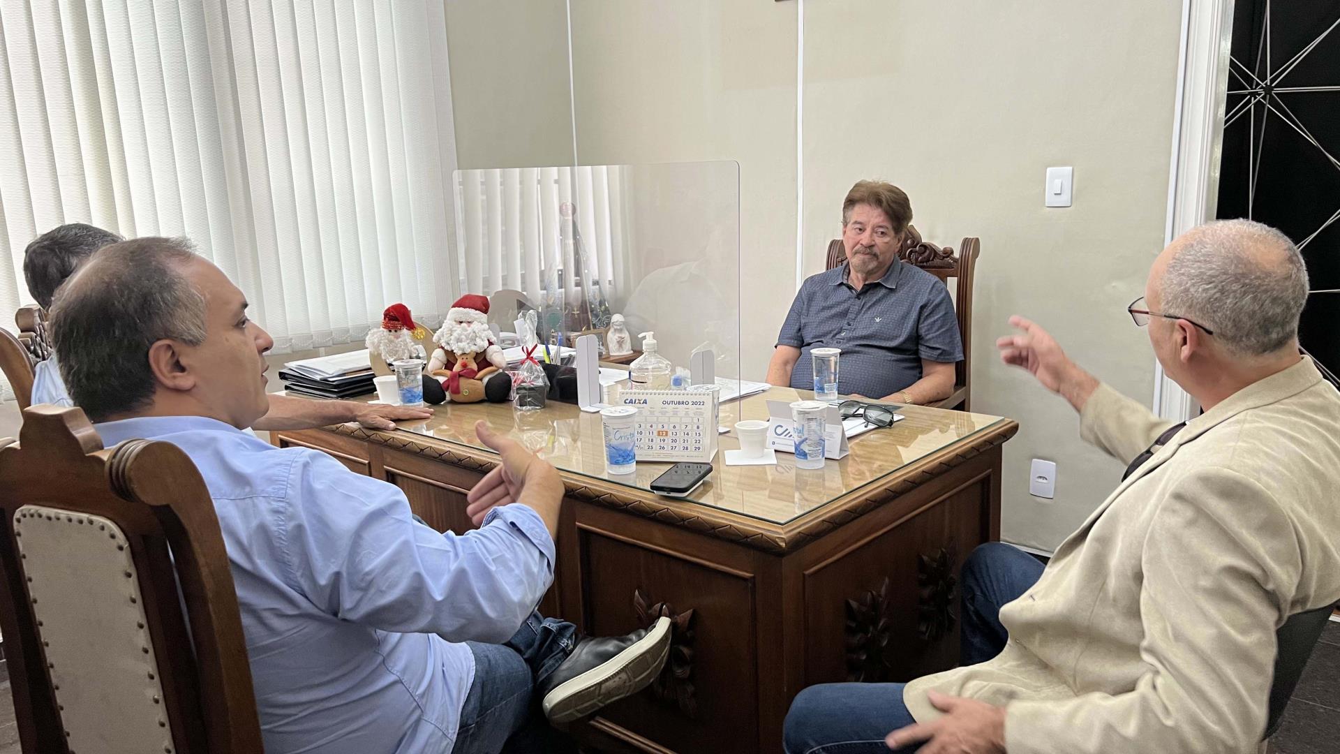 Prof Amauri Sodr&eacute; recebeu visita do deputado eleito Marcelo Lima, Vereador Marcos Leit&atilde;o e prefeito de Jandira Henri Hajime Sato01