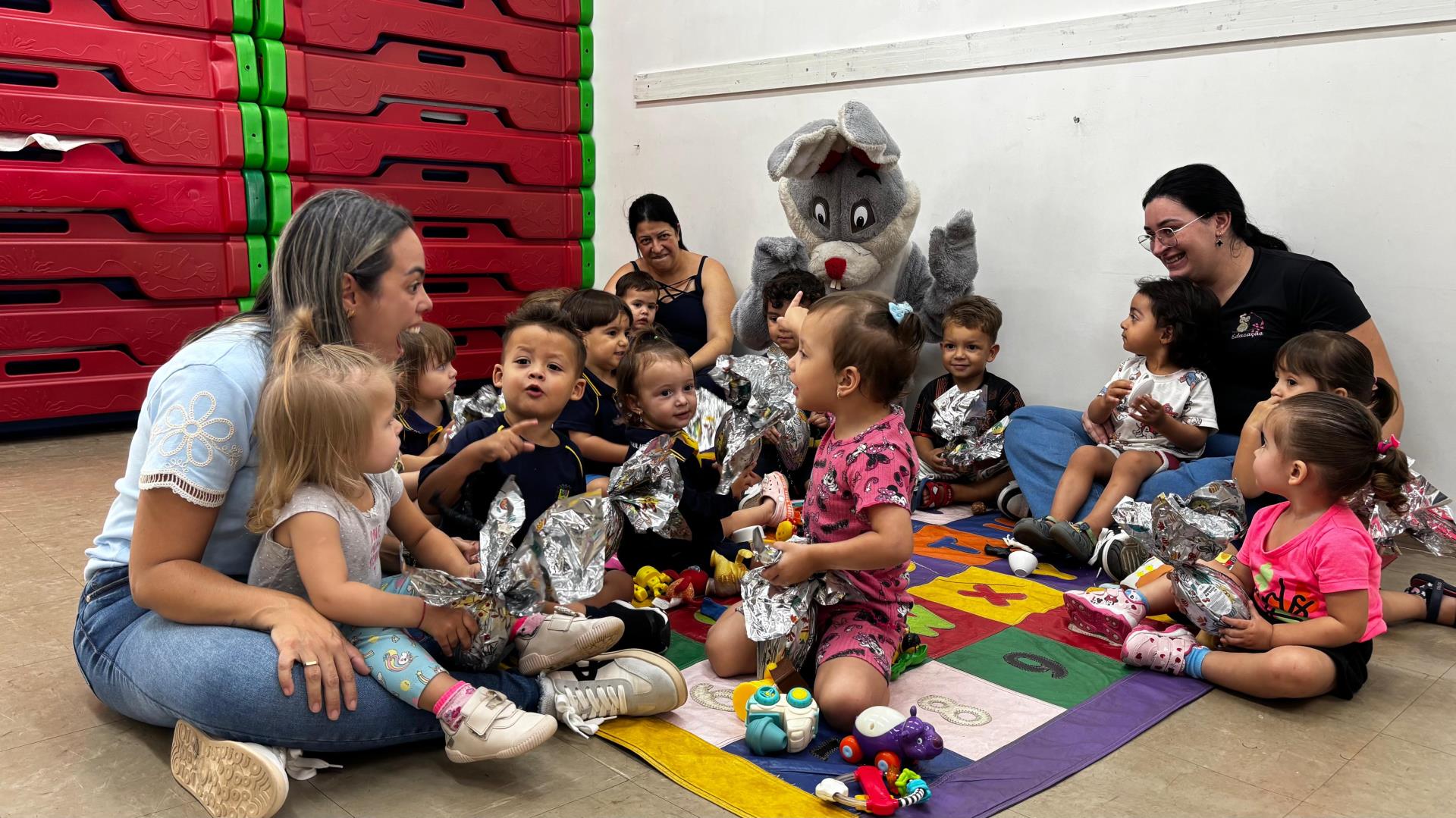 15 mil ovos de P&aacute;scoa s&atilde;o distribu&iacute;dos aos alunos da rede municipal de Bragan&ccedil;a Paulista (1)