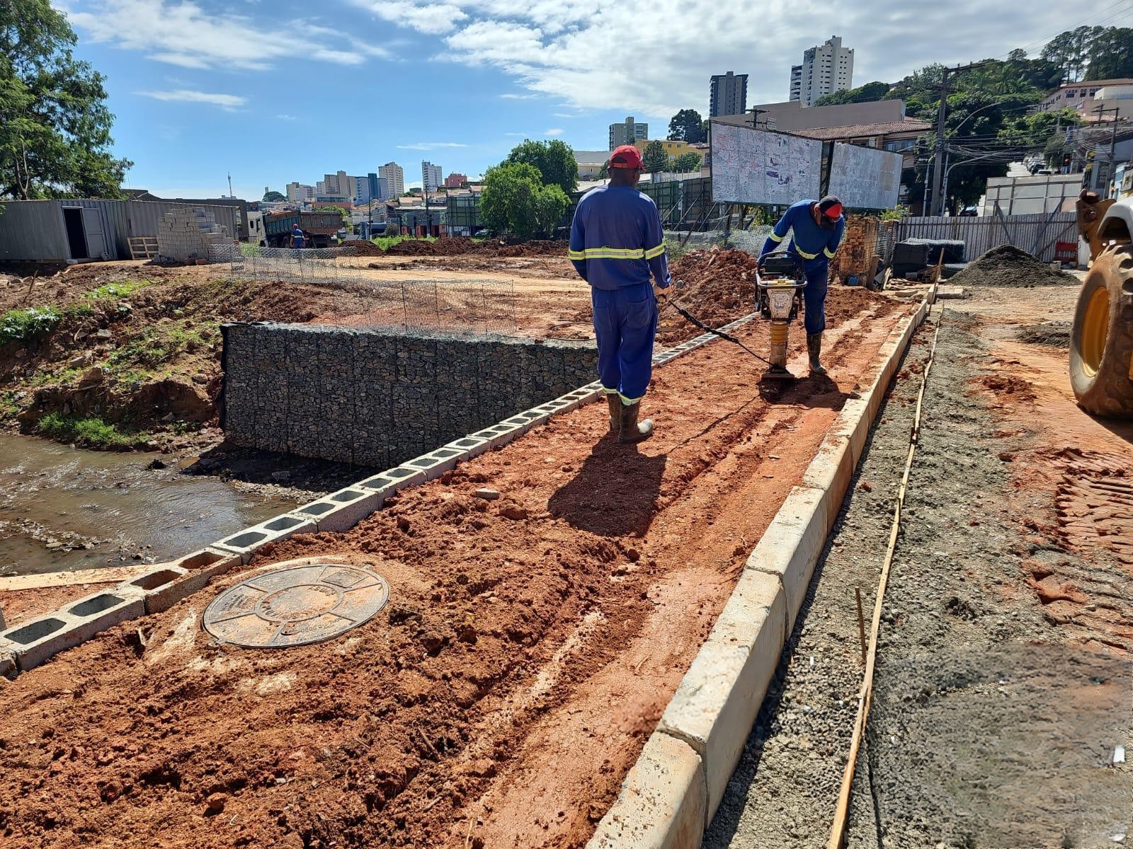 Obras de alargamento da Ponte da Rua Felipe Siqueira avan&ccedil;am em Bragan&ccedil;a Paulista (2)