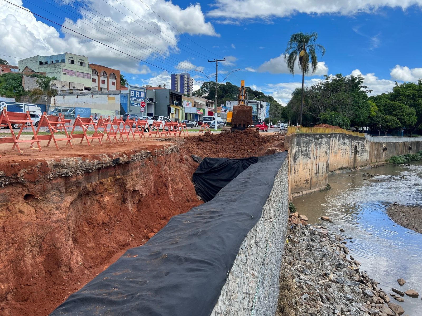 19.01.2023 Obra emergencial da Avenida dos Imigrantes avan&ccedil;a e servi&ccedil;os est&atilde;o previstos para a (3)